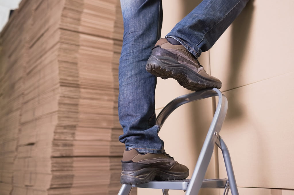 You are currently viewing Jakie są rodzaje drabin aluminiowych i drewnianych oraz na jaką warto się zdecydować?